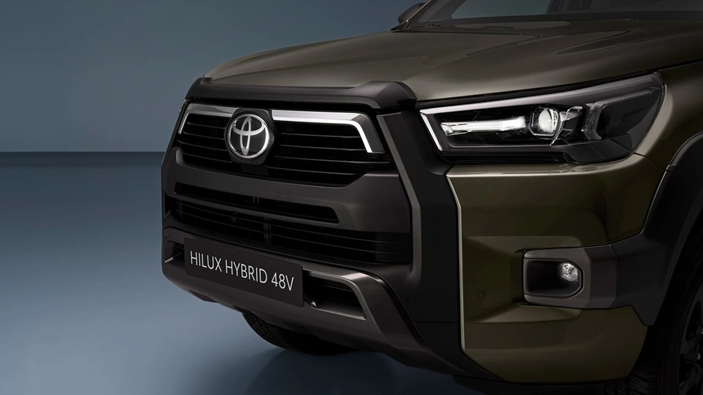 Toyota Hilux hybrid ra mắt: Tiêu thụ 7,1 lít dầu/100km, dùng phụ gia giống Ranger, vượt chuẩn nhiên liệu về Việt Nam - Ảnh 3.
