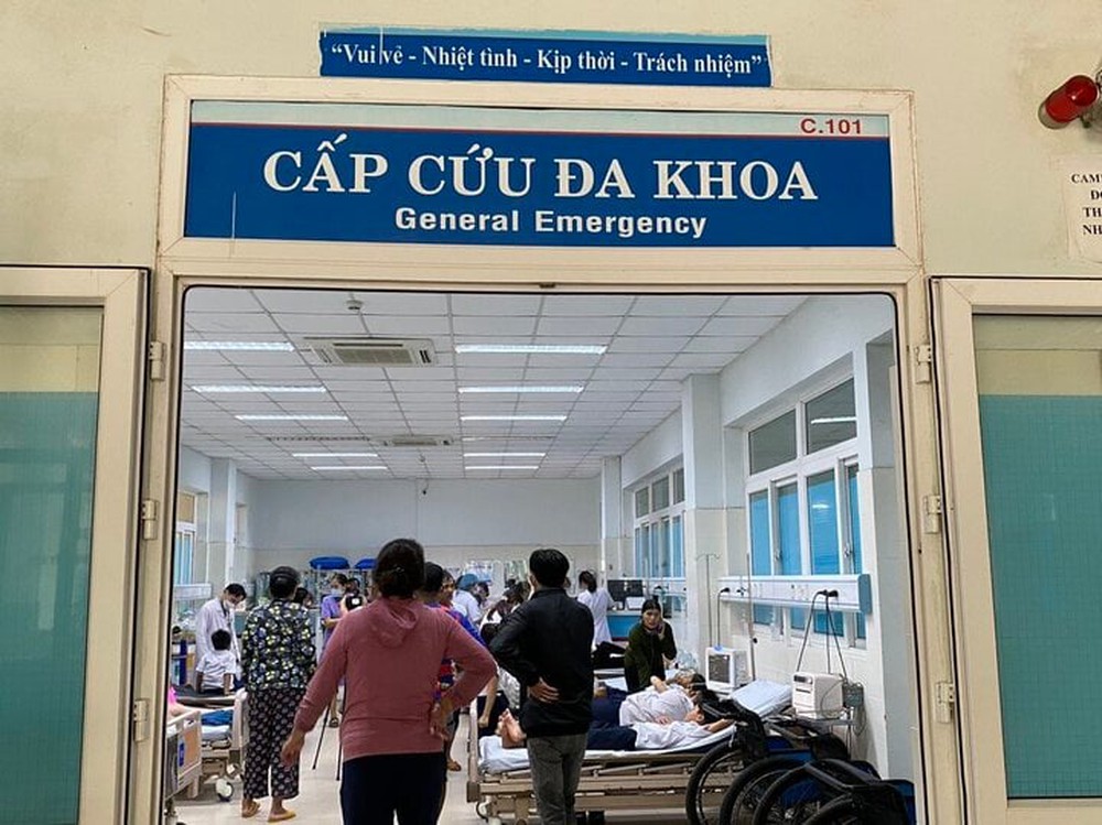 Gần 30 học sinh ở Quảng Ngãi nhập viện sau khi ăn thạch lạ - Ảnh 1.