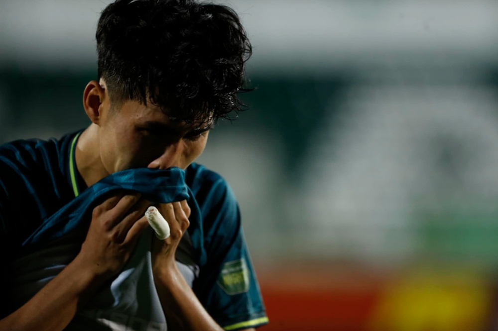 Cầu thủ HAGL đổ gục, bật khóc sau trận thua Viettel: Minh Vương, Tuấn Anh dành cả thanh xuân để trụ hàng đến bao giờ - Ảnh 4.