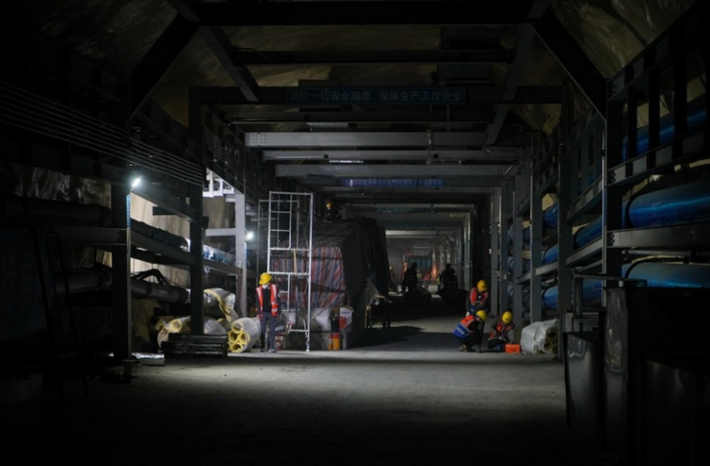 Phòng thí nghiệm sâu nhất thế giới ở Trung Quốc bắt vật chất tối - Ảnh 1.