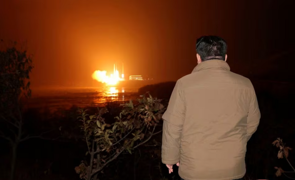Triều Tiên sẽ phóng vệ tinh dẫn đường cho đòn tấn công siêu mạnh - Ảnh 1.