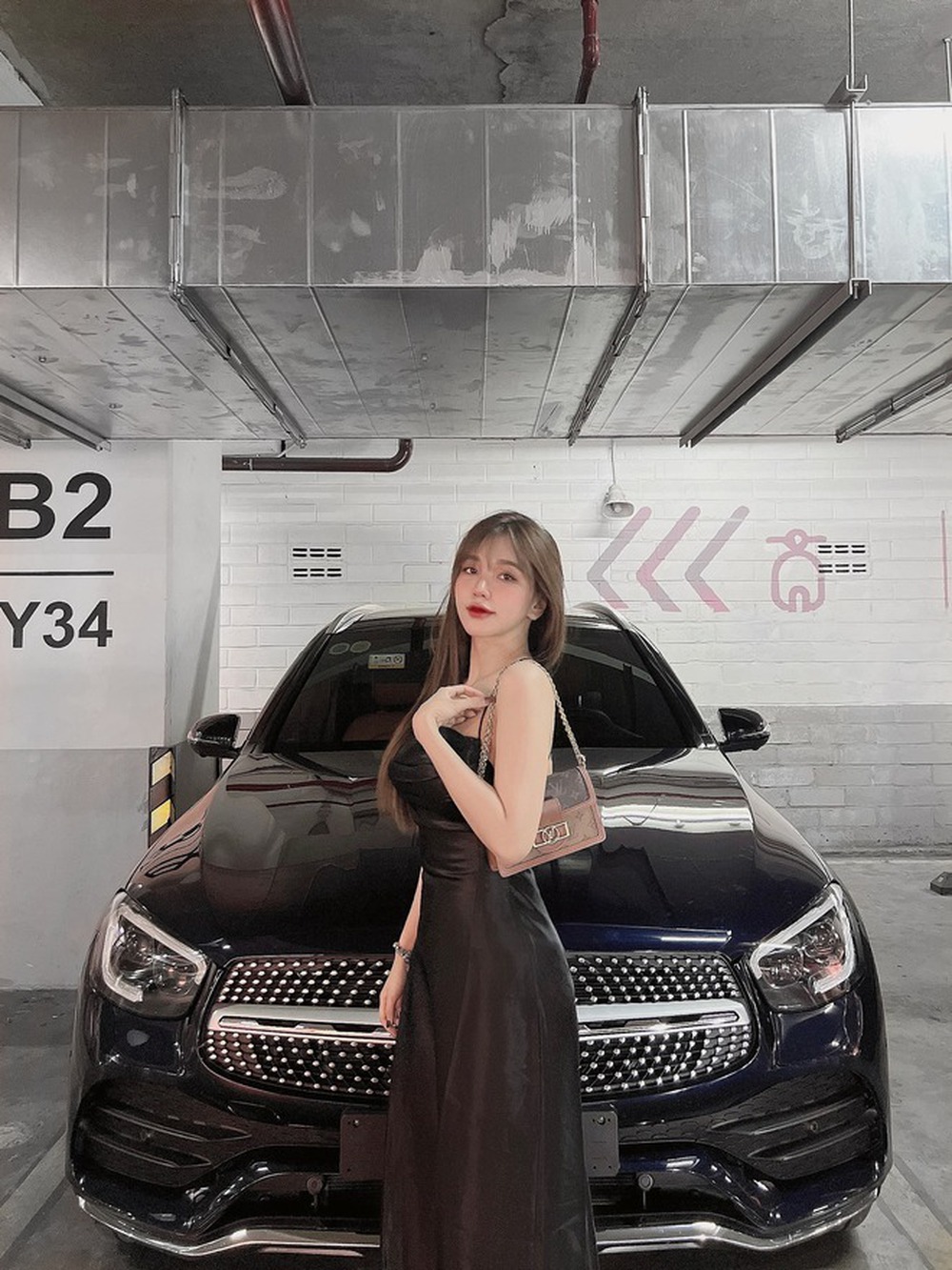Nhan sắc bạn gái Hoàng Đức qua camera thường