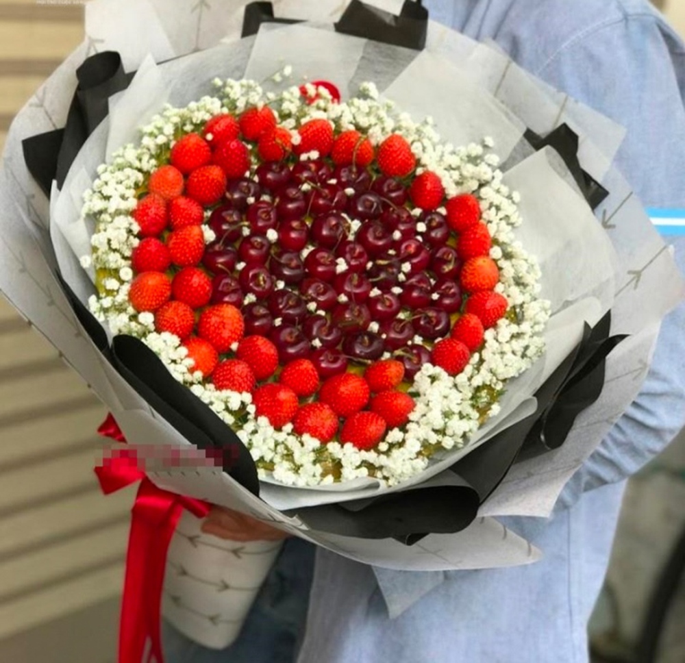 Những bó hoa Valentine siêu độc lạ: Không chỉ ăn được mà còn tiêu được - Ảnh 7.