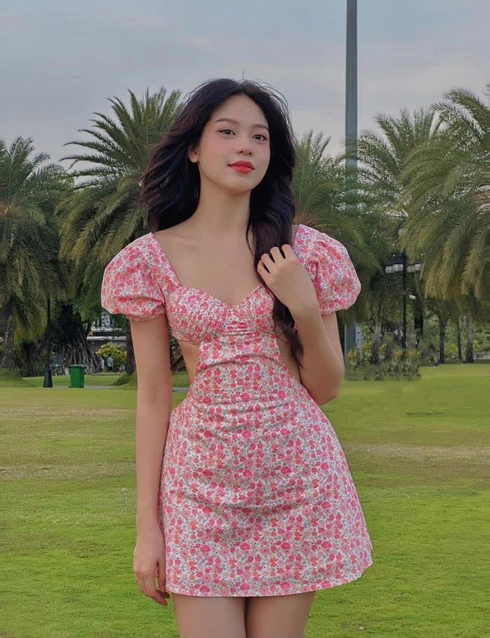 Phương Nhi và loạt ảnh xinh chuẩn thần tiên tỷ tỷ: Đẹp át cả Hoa hậu Việt Nam khi đụng hàng, ảnh cam thường gây bão - Ảnh 2.