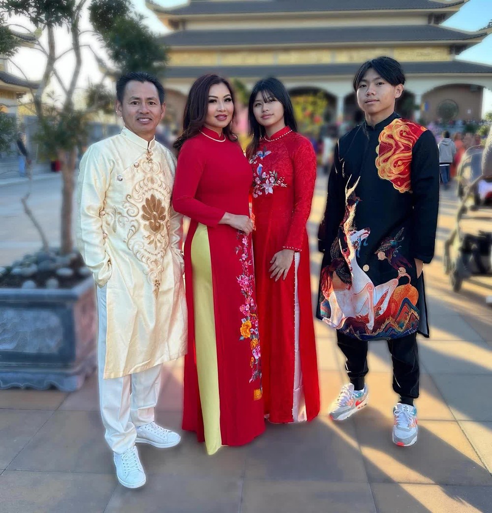 Cuộc sống hiện tại của ‘vua kim hoàn’ Johnny Đặng hậu ‘tình bạn 34,5 tỷ đồng’ với Khoa Pug: Sự nghiệp khởi sắc, liên tục chốt đơn nghìn tỷ với siêu sao thế giới