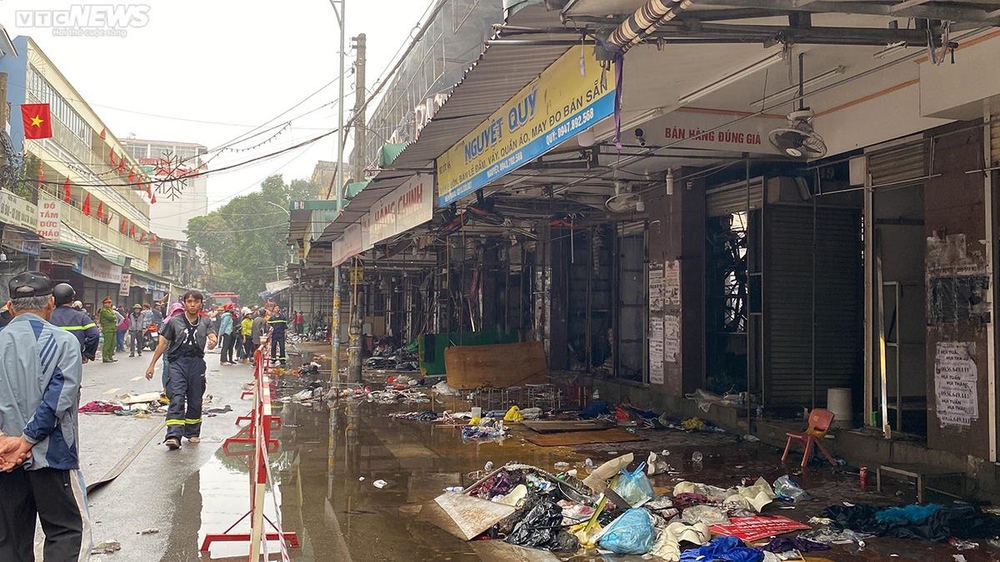 Cảnh tan hoang sau vụ cháy lớn ở chợ Tam Bạc, Hải Phòng - Ảnh 4.