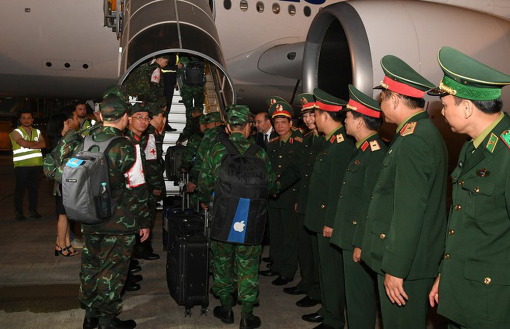 Cận cảnh máy bay cất cánh đưa đoàn Quân đội Việt Nam lên đường tới Thổ Nhĩ Kỳ cứu hộ - Ảnh 22.