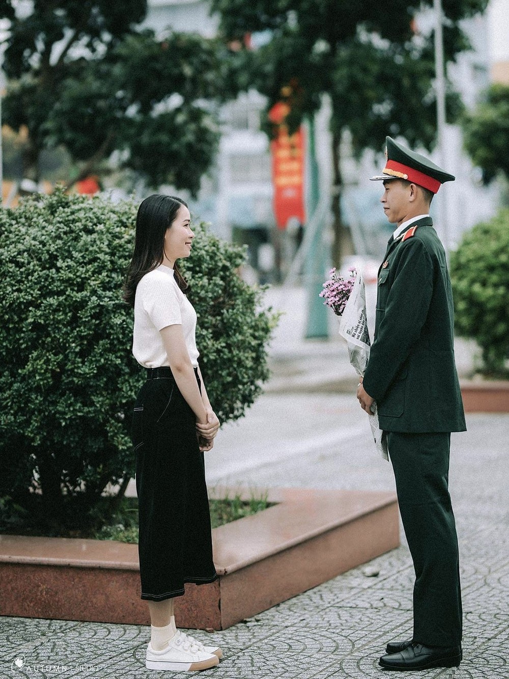 Bạn gái những người lính trải lòng dịp Valentine, cô gái vượt gần 1.000 cây số vào gặp bạn trai - Ảnh 2.