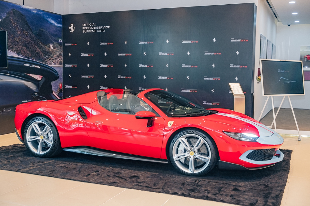 Tôi dự ra mắt kín Ferrari 296 GTS tại VN và được tiết lộ tiền đặt cọc 2,5 tỷ đồng, riêng tiền dải sơn trang trí đã đủ mua Santa Fe - Ảnh 15.