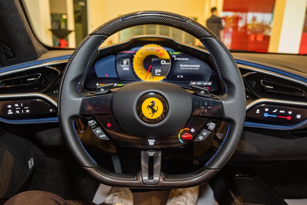 Tôi dự ra mắt kín Ferrari 296 GTS tại VN và được tiết lộ tiền đặt cọc 2,5 tỷ đồng, riêng tiền dải sơn trang trí đã đủ mua Santa Fe - Ảnh 14.