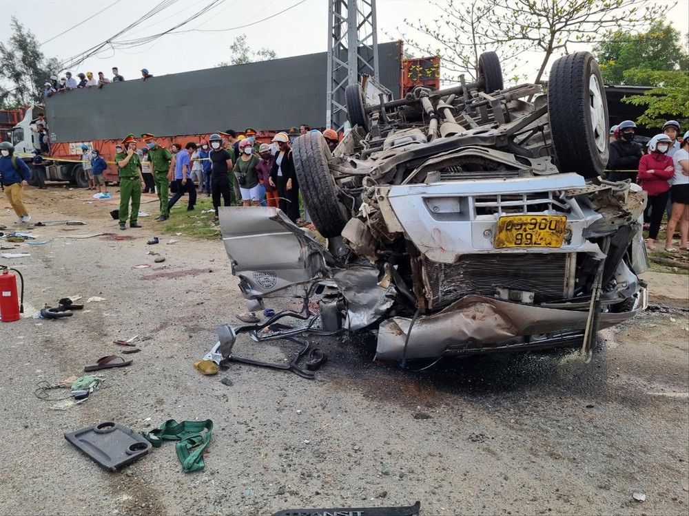 Tai nạn làm 9 người chết ở Quảng Nam: Quê nghèo đội tang - Ảnh 1.