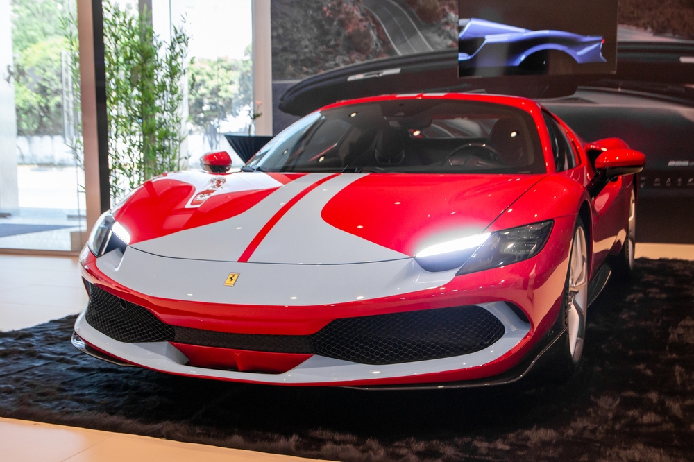 Tôi dự ra mắt kín Ferrari 296 GTS tại VN và được tiết lộ tiền đặt cọc 2,5 tỷ đồng, riêng tiền dải sơn trang trí đã đủ mua Santa Fe - Ảnh 3.