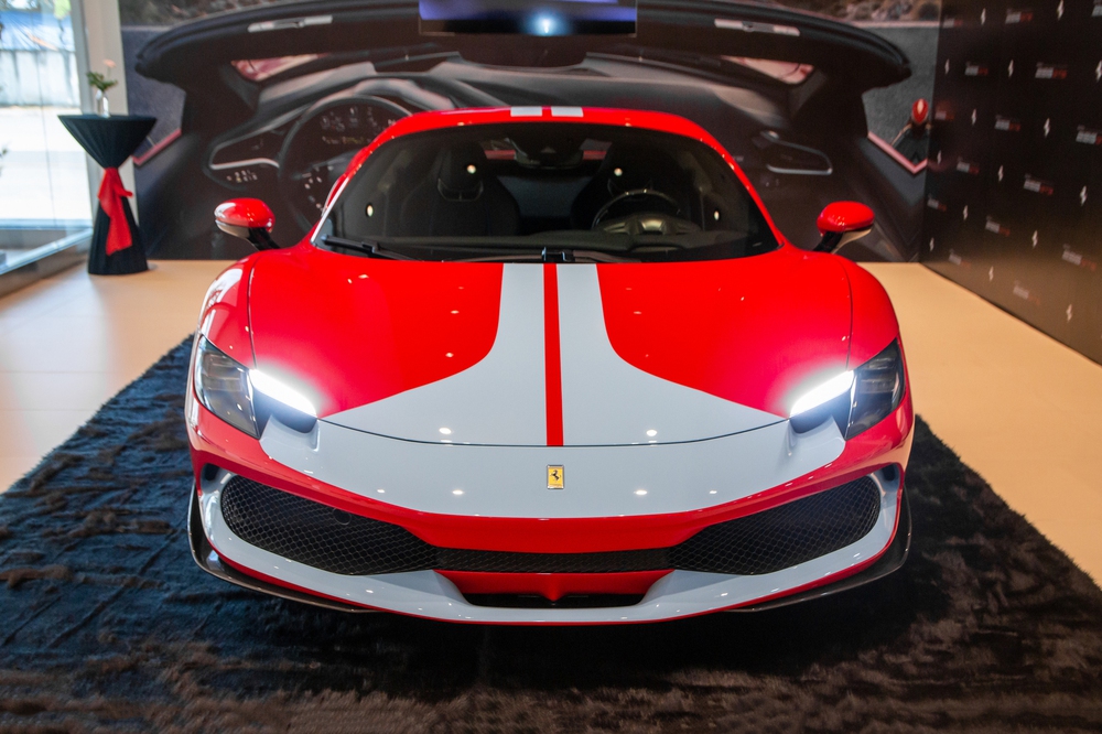 Tôi dự ra mắt kín Ferrari 296 GTS tại VN và được tiết lộ tiền đặt cọc 2,5 tỷ đồng, riêng tiền dải sơn trang trí đã đủ mua Santa Fe - Ảnh 2.