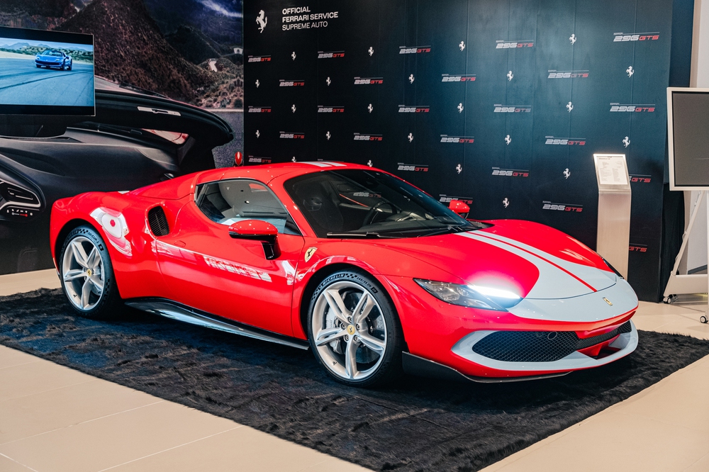 Tôi dự ra mắt kín Ferrari 296 GTS tại VN và được tiết lộ tiền đặt cọc 2,5 tỷ đồng, riêng tiền dải sơn trang trí đã đủ mua Santa Fe - Ảnh 1.