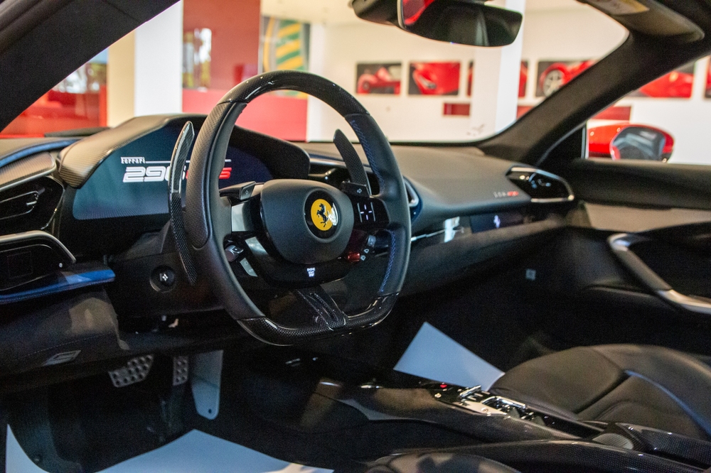 Tôi dự ra mắt kín Ferrari 296 GTS tại VN và được tiết lộ tiền đặt cọc 2,5 tỷ đồng, riêng tiền dải sơn trang trí đã đủ mua Santa Fe - Ảnh 22.