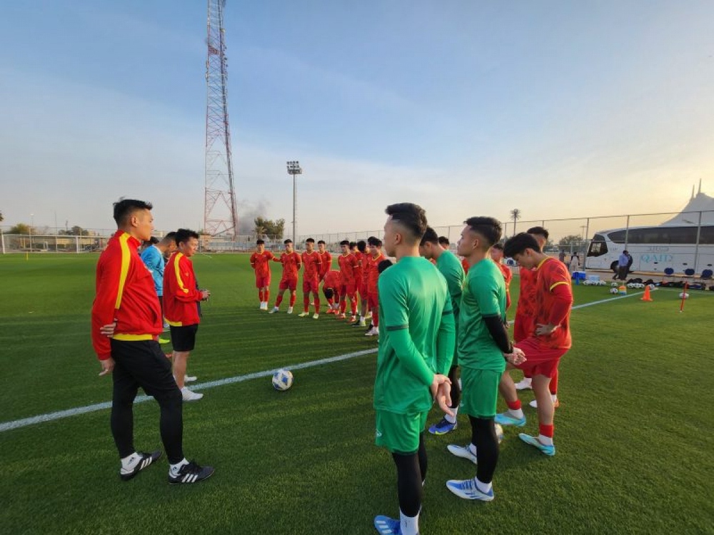 U20 Việt Nam tập luyện trên mặt cỏ đẹp như mơ ở Saudi Arabia - Ảnh 7.