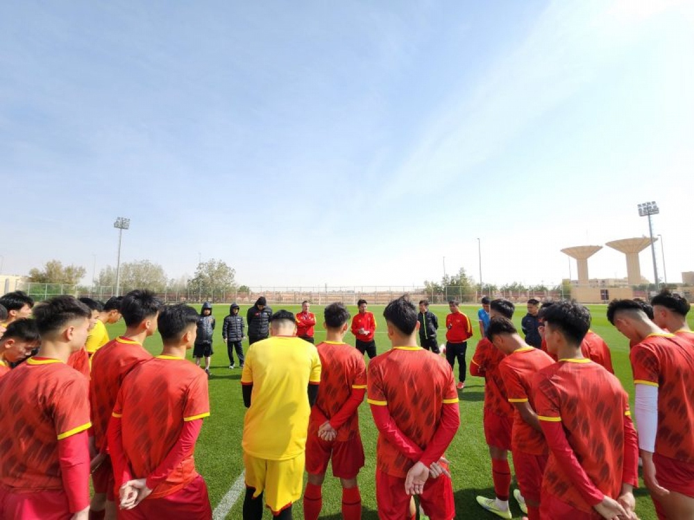 U20 Việt Nam tập luyện trên mặt cỏ đẹp như mơ ở Saudi Arabia - Ảnh 6.