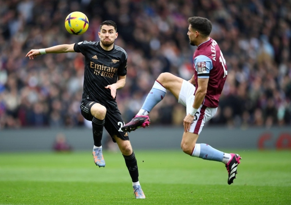 Ghi 2 bàn phút bù giờ, Arsenal thắng kịch tính Aston Villa - Ảnh 1.