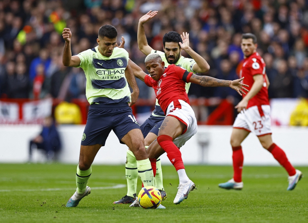 Trực tiếp Nottingham Forest 0-0 Man City: Đội khách quyết giữ ngôi đầu - Ảnh 1.