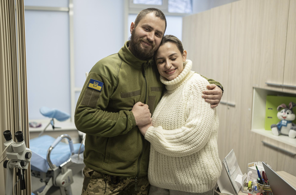 Lý do thúc đẩy nhiều binh sỹ Ukraine đông lạnh tinh trùng trước khi ra trận - Ảnh 2.
