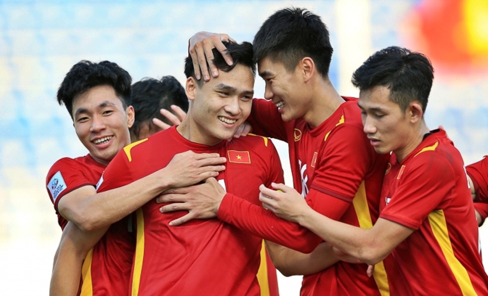 HLV Philippe Troussier để ĐT Việt Nam và U23 Việt Nam thi đấu nội bộ - Ảnh 1.