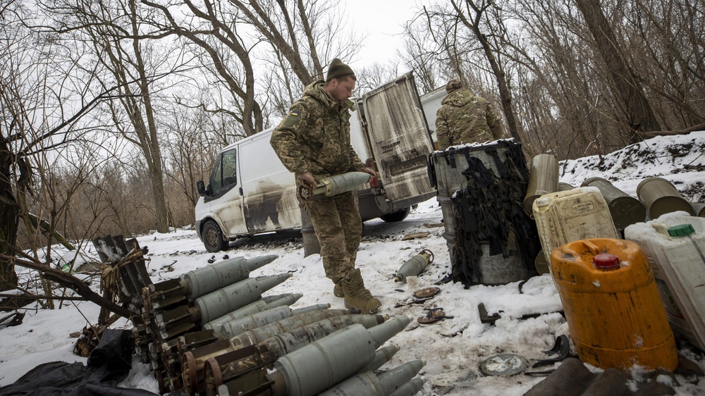 Nhà ngoại giao châu Âu cảnh báo Ukraine thiếu hụt đạn dược nghiêm trọng - Ảnh 1.
