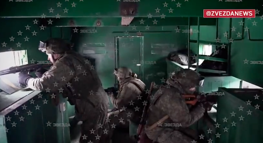 Đoàn tàu bọc thép của Nga bất ngờ xuất hiện tại chiến trường Ukraine - Ảnh 2.