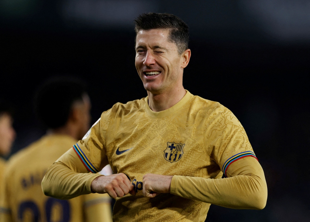 Lewandowski ghi bàn, Barca bỏ cách Real 8 điểm ở La Liga - Ảnh 10.