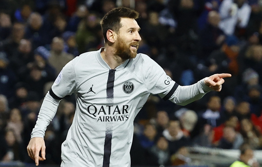 Mbappe gặp vận xui, Messi “giải cứu” PSG trên sân Montpellier