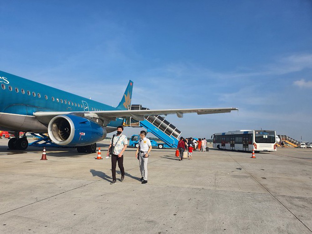 Vì sao cổ phiếu Vietnam Airlines bị lưu ý về khả năng bị hủy niêm yết? - Ảnh 1.