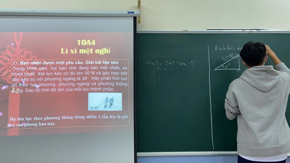 Nhận được lì xì từ giáo viên, chưa kịp mừng học sinh đã tá hỏa vì thứ bên trong: “Không biết nên vui hay buồn”