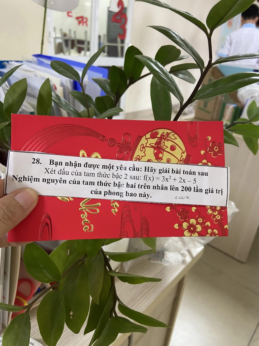 Nhận được lì xì từ giáo viên, chưa kịp mừng học sinh đã tá hỏa vì thứ bên trong: Không biết nên vui hay buồn - Ảnh 3. Nhận được lì xì từ giáo viên, chưa kịp mừng học sinh đã tá hỏa vì thứ bên trong: Không biết nên vui hay buồn - Ảnh 3.