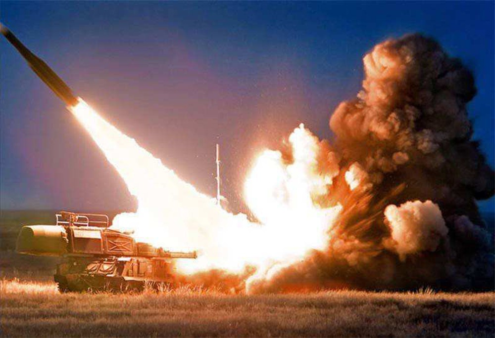 Video hệ thống Buk hạ gục tên lửa HIMARS - Ảnh 1.