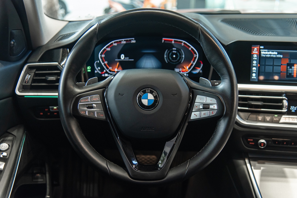 Xe lắp ráp rẻ cả trăm triệu, chiếc BMW 320i nhập này cũng xuống giá hơn 1 tỷ đồng chỉ sau hơn 3 năm sử dụng - Ảnh 10.