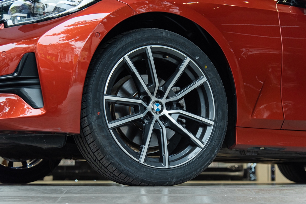 Xe lắp ráp rẻ cả trăm triệu, chiếc BMW 320i nhập này cũng xuống giá hơn 1 tỷ đồng chỉ sau hơn 3 năm sử dụng - Ảnh 6.