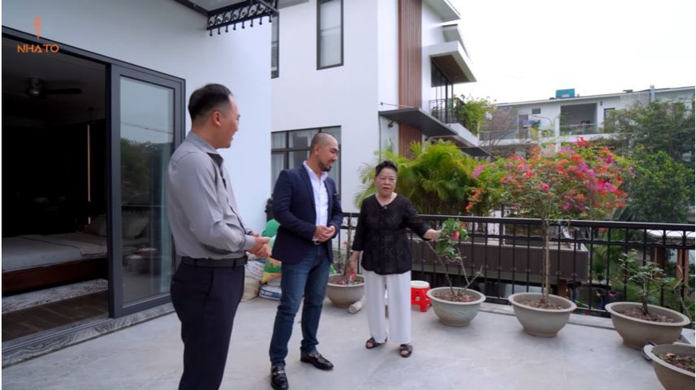 Khám phá biệt thự 80 tỷ rộng gần 600m2 tại Ecopark con trai mua báo hiếu mẹ