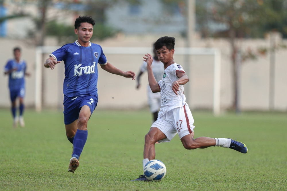 U22 Campuchia tập trung sớm cho SEA Games, bóng đá quốc nội vẫn diễn ra bình thường - Ảnh 2.