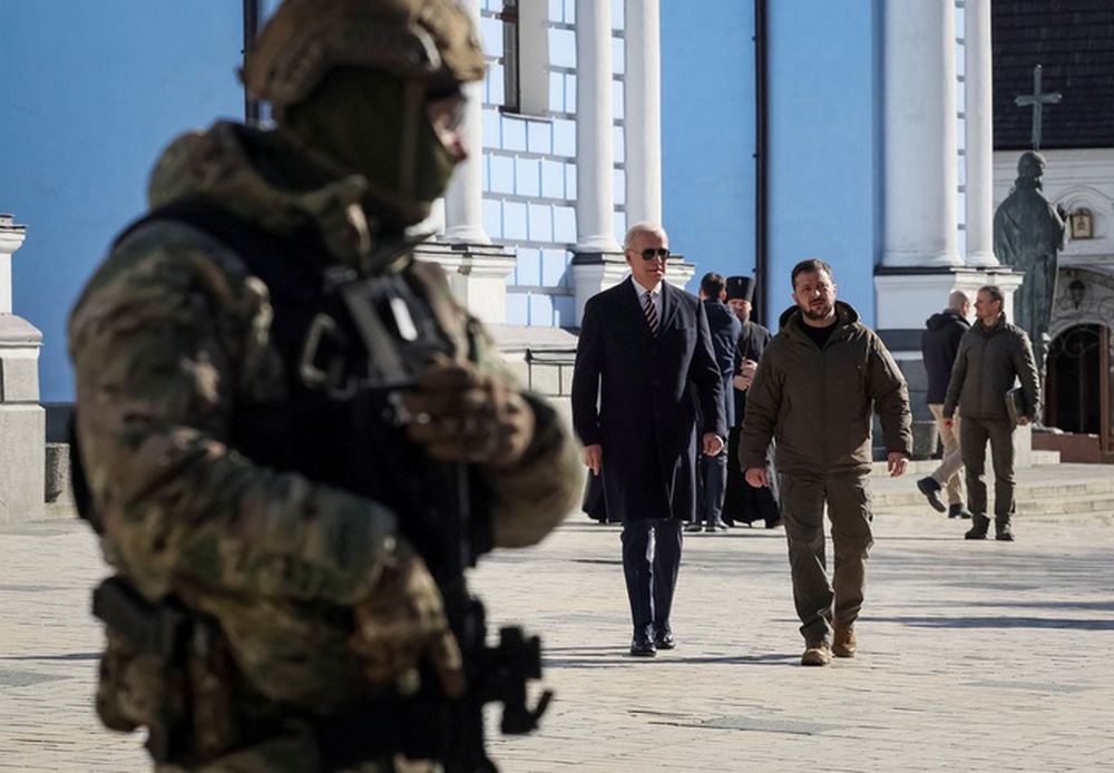 Toàn cảnh chuyến thăm Ukraine qua mặt được tất cả của Tổng thống Joe Biden - Ảnh 11.