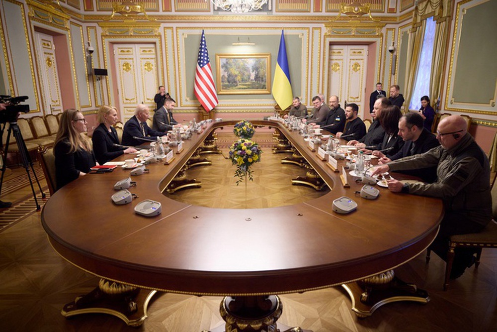 Toàn cảnh chuyến thăm Ukraine qua mặt được tất cả của Tổng thống Joe Biden - Ảnh 7.