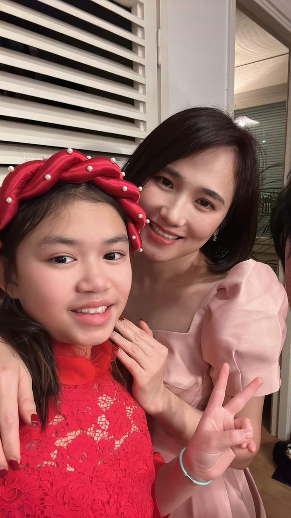 Cứ nghĩ kiếm nhiều tiền là yêu con, mẹ tỉnh ngộ nhờ câu nói bất ngờ của các bé