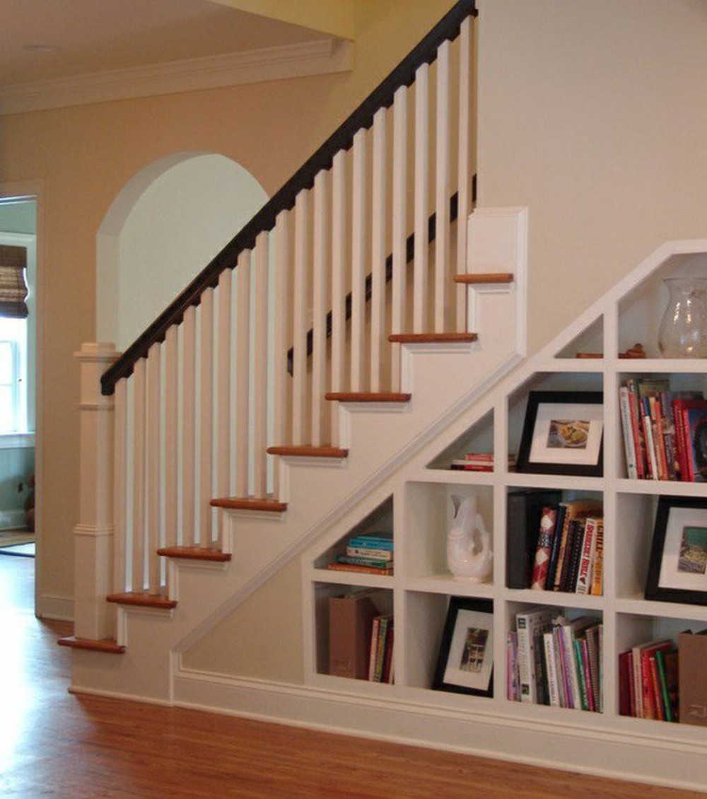 Tận dụng gầm cầu thang thành tủ sách sẽ biến nhà bạn trở thành một thư viện - Ảnh 5.