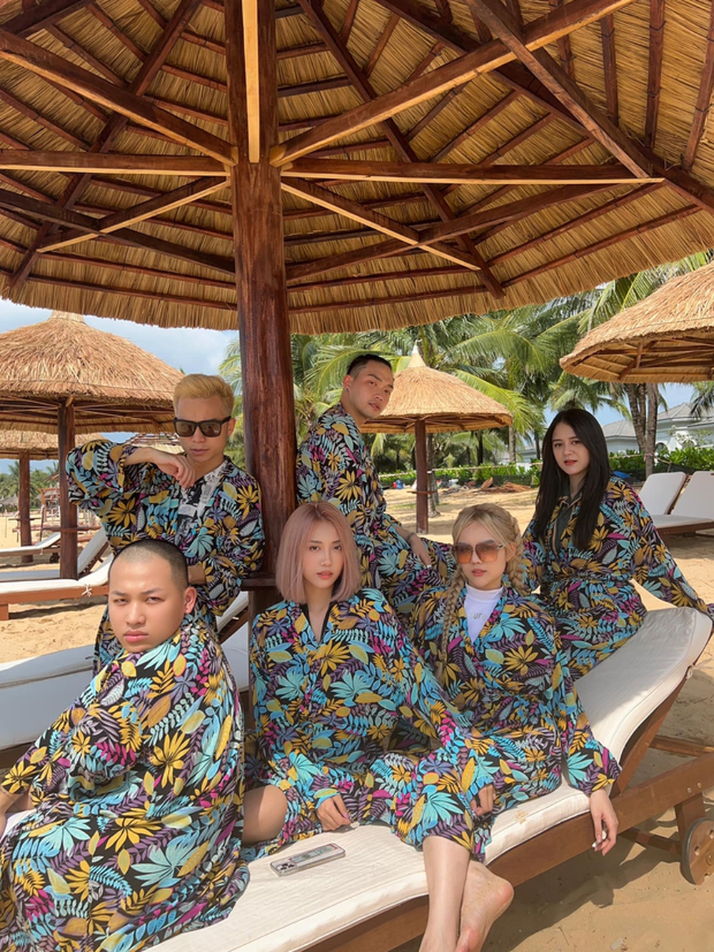Hội bạn thân “nhà người ta” yêu toàn cầu thủ nổi tiếng với TikToker triệu view: Vừa đẹp vừa giàu thế này ai làm lại!
