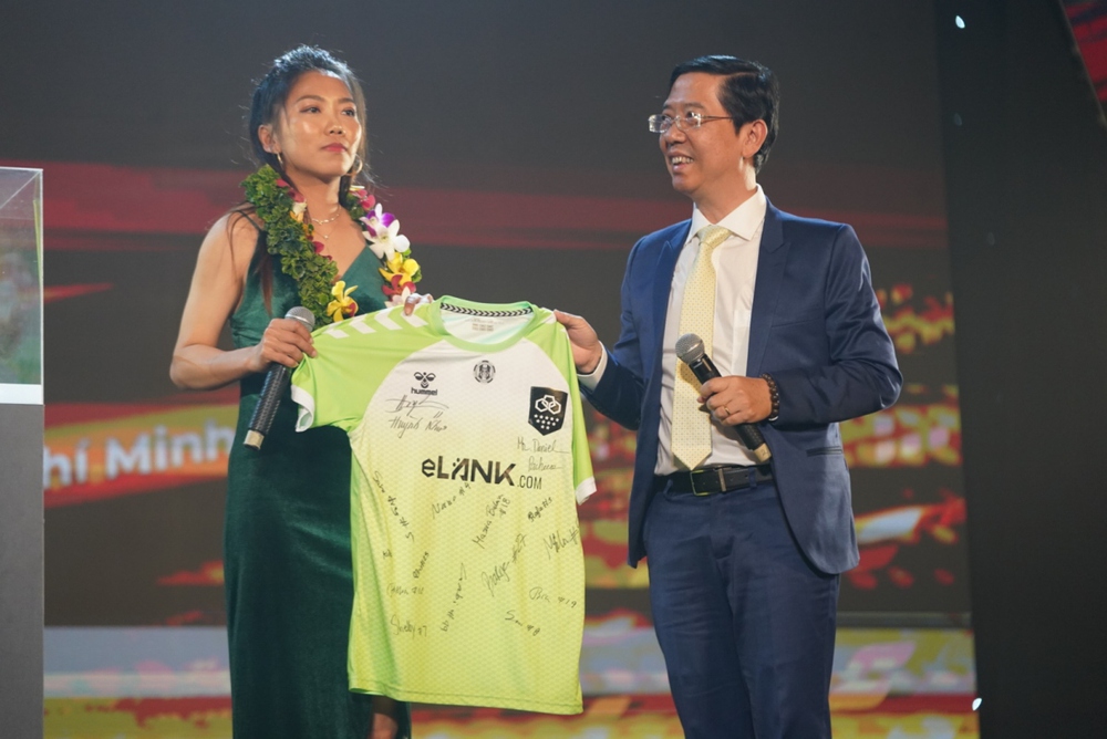 Trực tiếp Lễ trao giải Quả bóng Vàng Việt Nam 2022 - Ảnh 2.