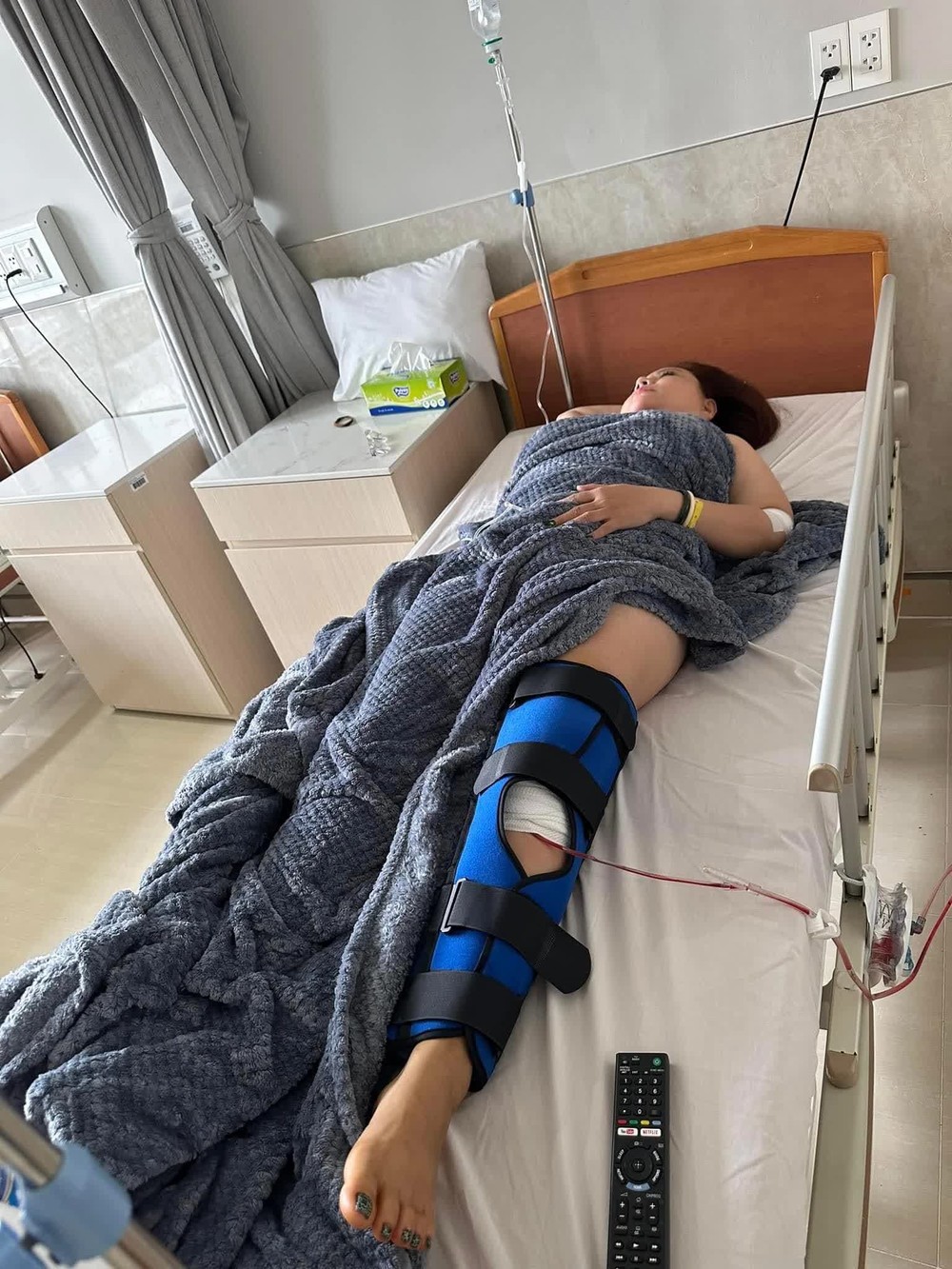  Lê Giang tiết lộ tình trạng sau 9 ngày phẫu thuật chân, Trấn Thành có hành động ghi điểm với đàn chị - Ảnh 2.