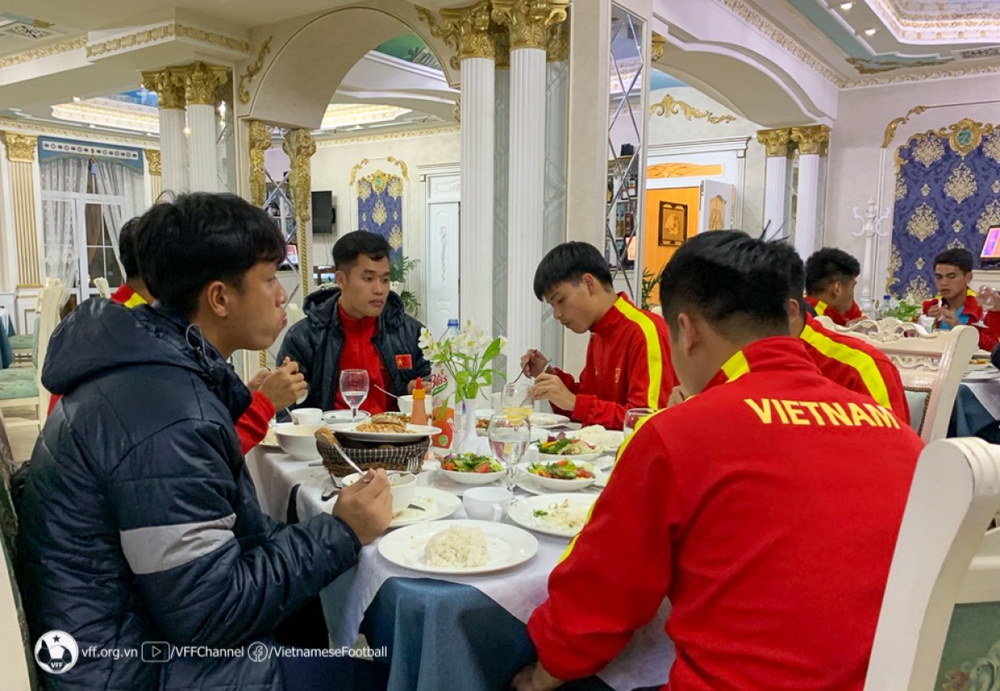 U20 Việt Nam có mặt tại Uzbekistan, sẵn sàng tranh vé dự U20 World Cup - Ảnh 3.