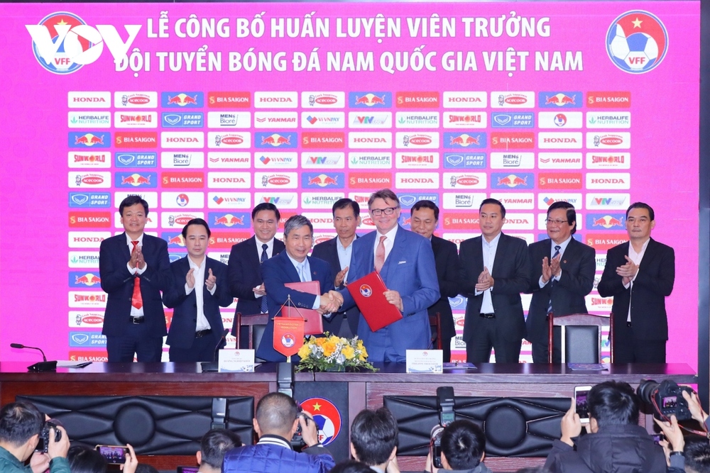 HLV Troussier: ĐT Việt Nam có thể thắng ĐT Nhật Bản - Ảnh 1.