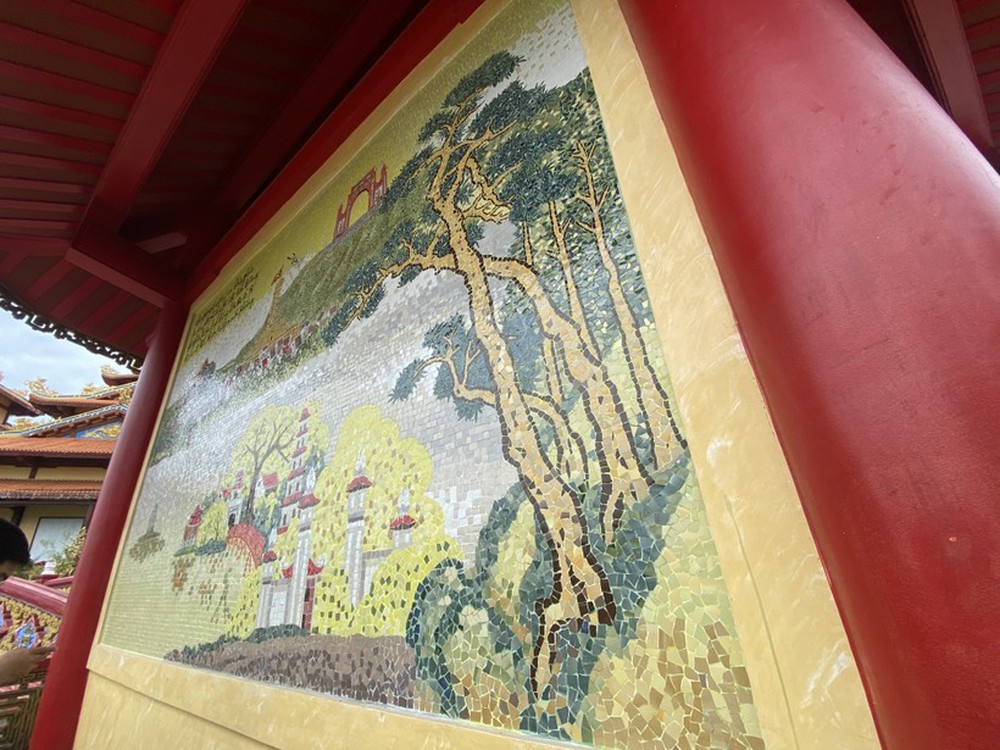 Chiêm ngưỡng 16 bức tranh sứ độc bản đạt kỷ lục Việt Nam tại chùa Quán Thế Âm - Ảnh 12.