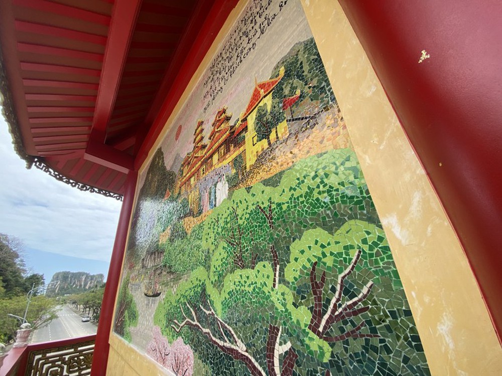 Chiêm ngưỡng 16 bức tranh sứ độc bản đạt kỷ lục Việt Nam tại chùa Quán Thế Âm - Ảnh 9.
