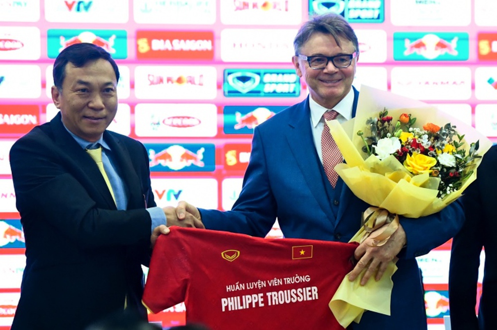 Trực tiếp HLV Troussier ký hợp đồng dẫn dắt đội tuyển Việt Nam - Ảnh 1.