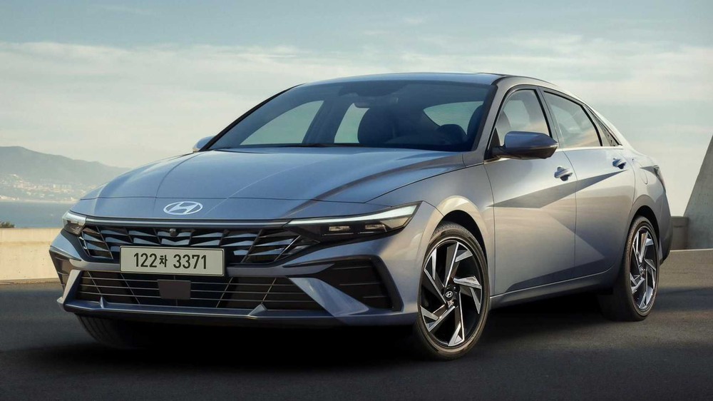 Loạt ảnh chính thức đầu tiên của Hyundai Elantra 2023: Không còn đèn mắt xếch và mặt ca lăng miệng rộng - Ảnh 1.